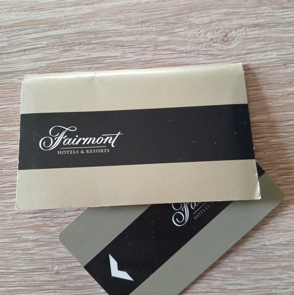 Fairmont Luxury Hotel Chain Key Card w Sleeve Hotel Logo Vacation Memorabilia - Picture 1 of 7